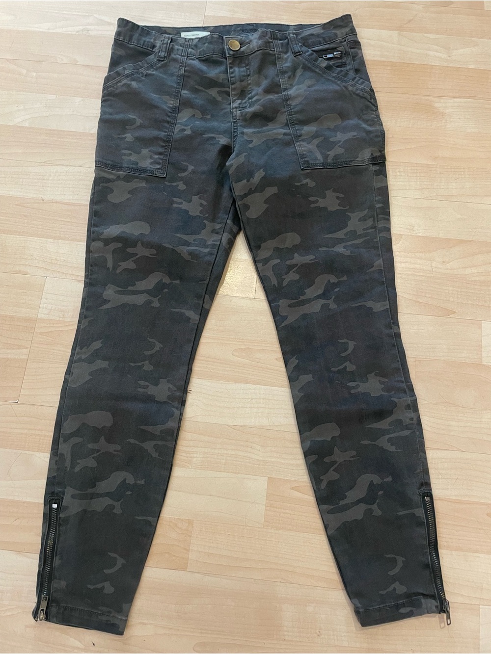 Kut from the Kloth Women's Skinny Camo pants - Olive/Black